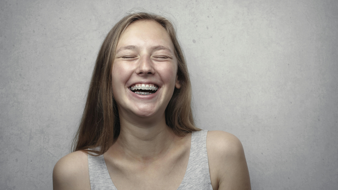 How to Floss with Permanent Retainers (Without Losing Your Mind!)