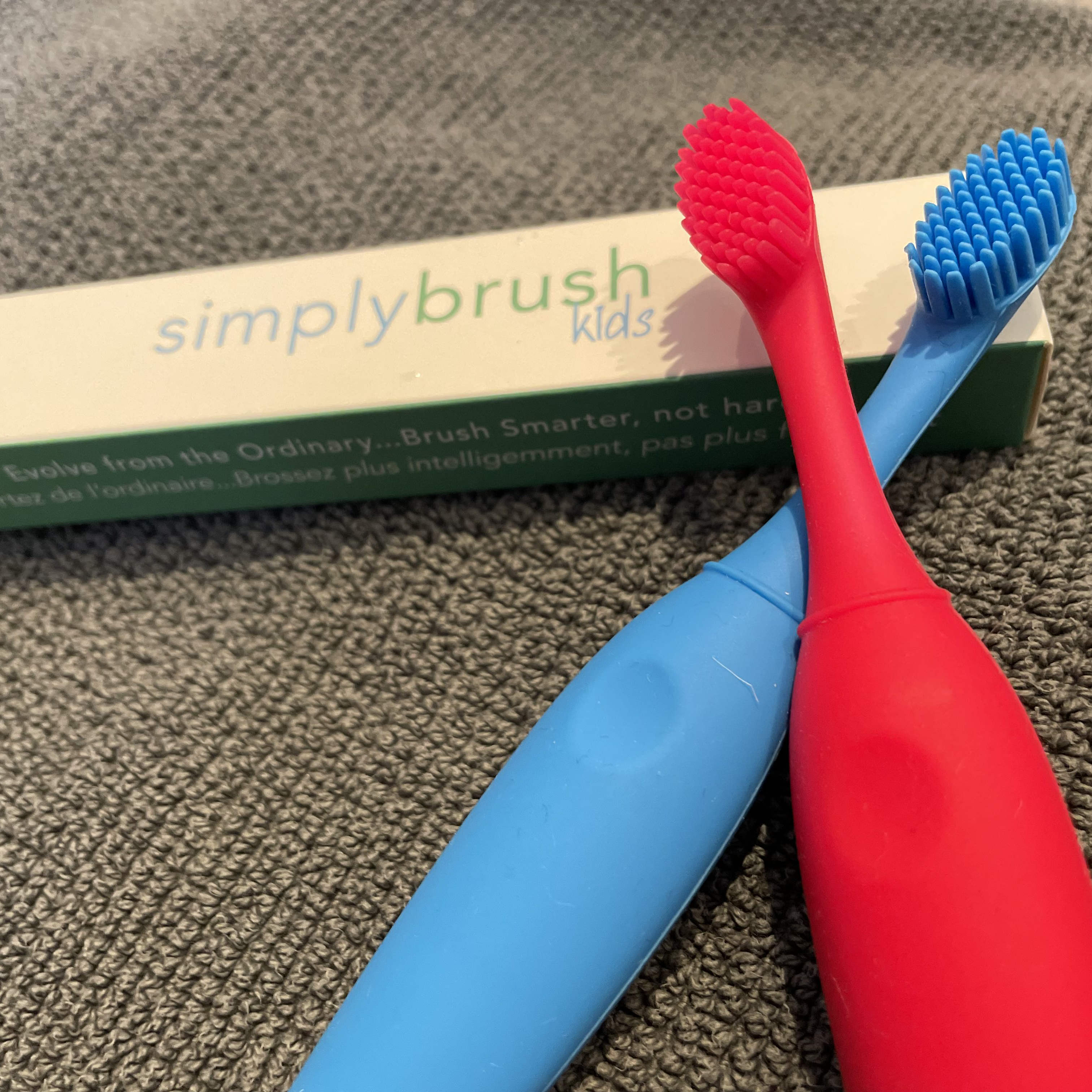 SimplyBrush Kids - Gentle Silicone Brush Perfect For Little Mouths